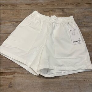 NWT Athleta Boundless white shorts size XXS